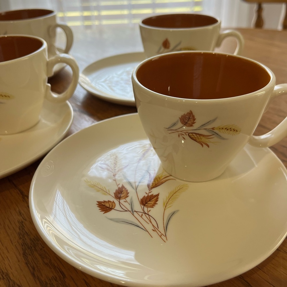 Vintage Harvest Patter. MCM Set of 4 Cups and 4 Saucers